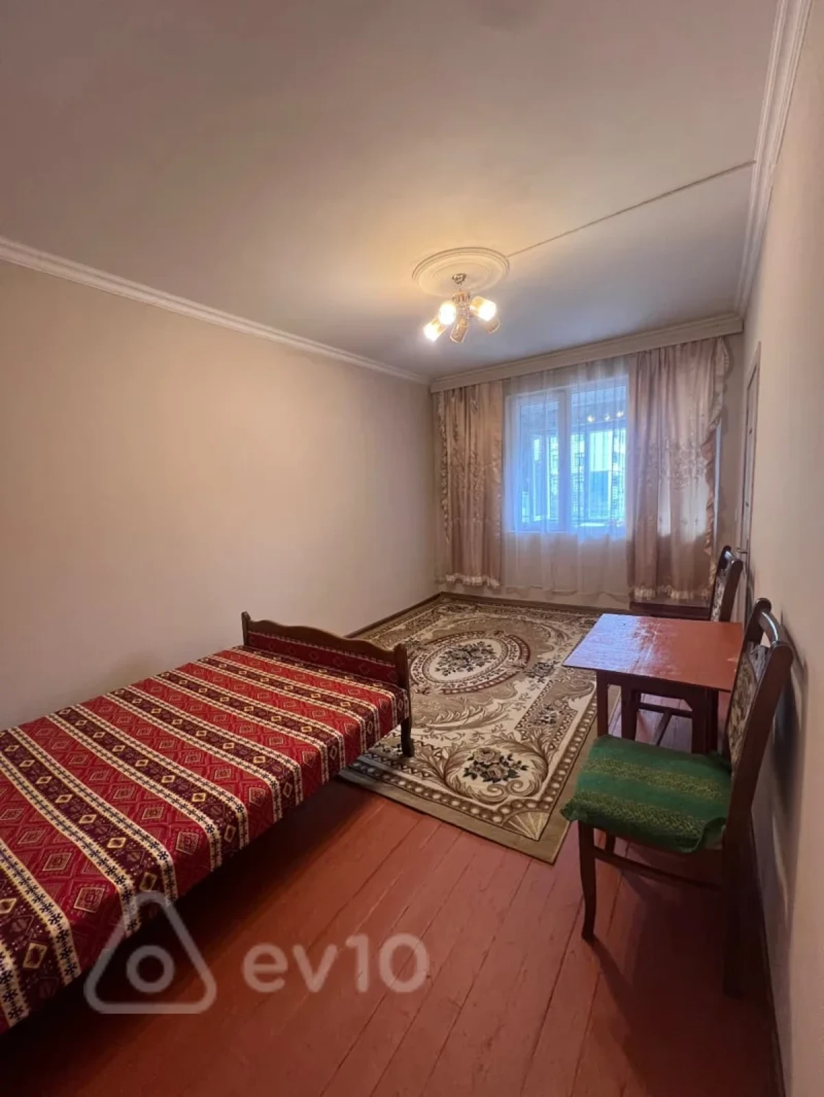 Kirayə verilir 2 otaqlı köhnə tikili 55 m²