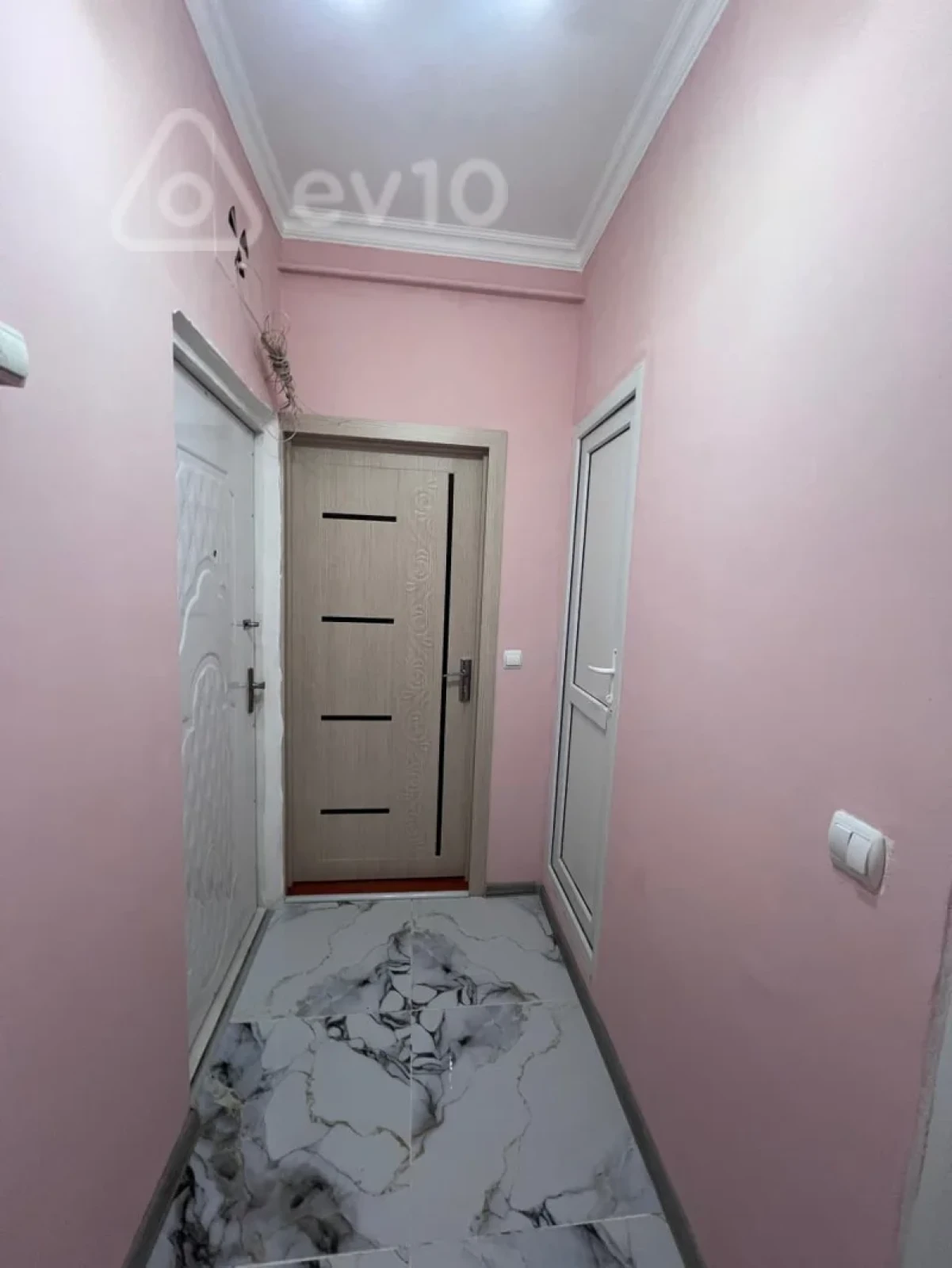 Kirayə verilir 2 otaqlı köhnə tikili 55 m²