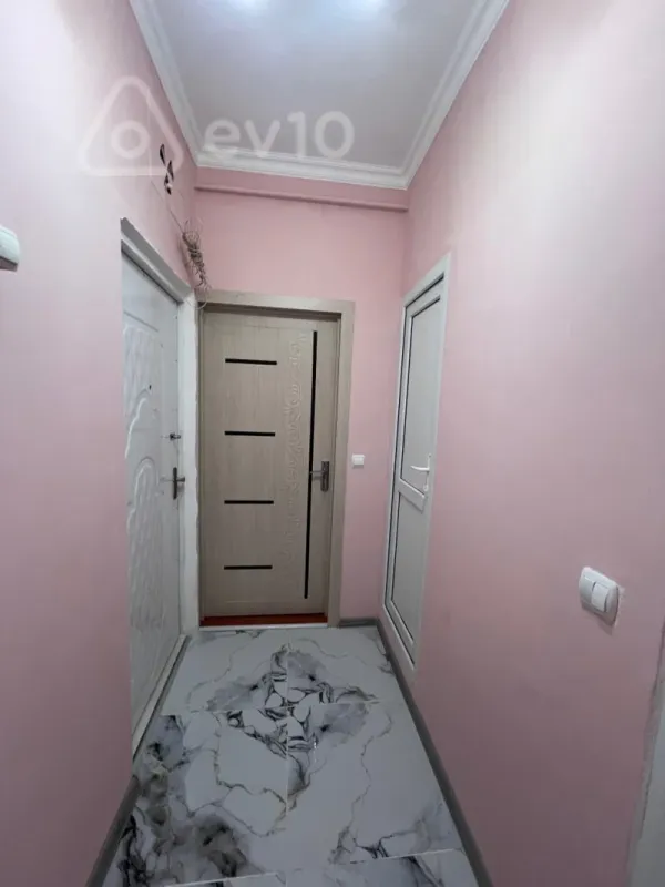 Kirayə verilir 2 otaqlı köhnə tikili 55 m²