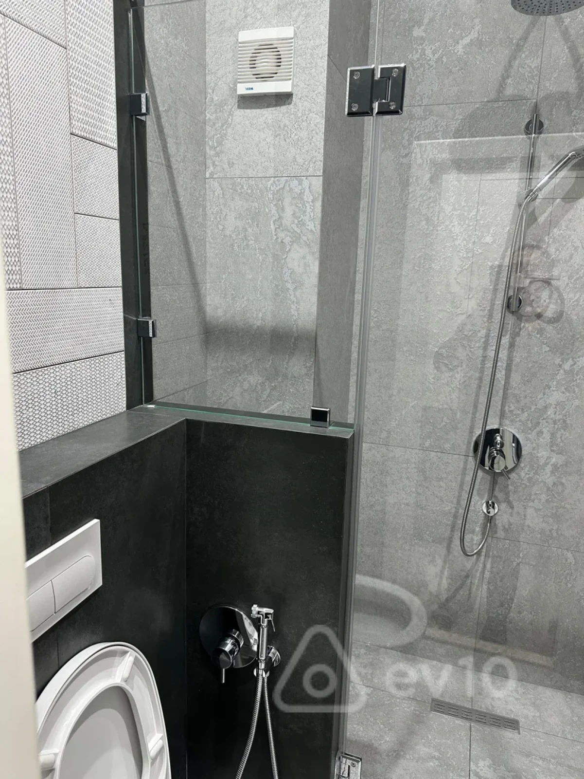 Kirayə verilir 1 otaqlı köhnə tikili 60 m²