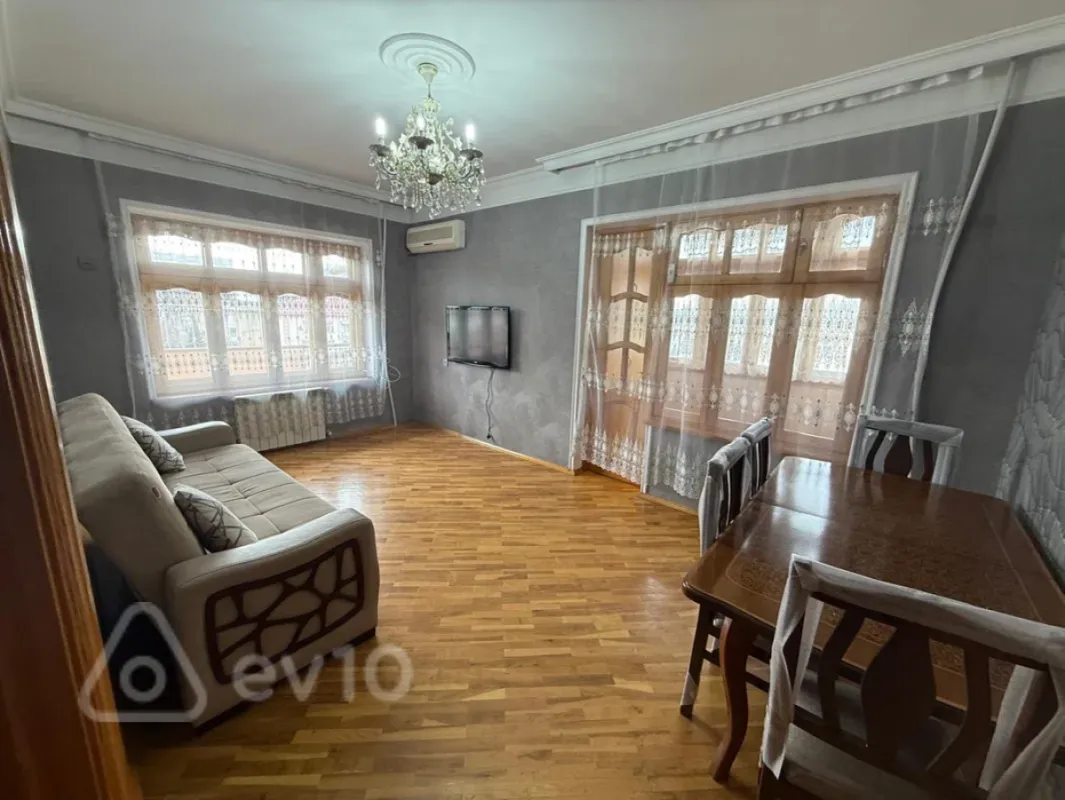 Kirayə verilir 2 otaqlı köhnə tikili 70 m²