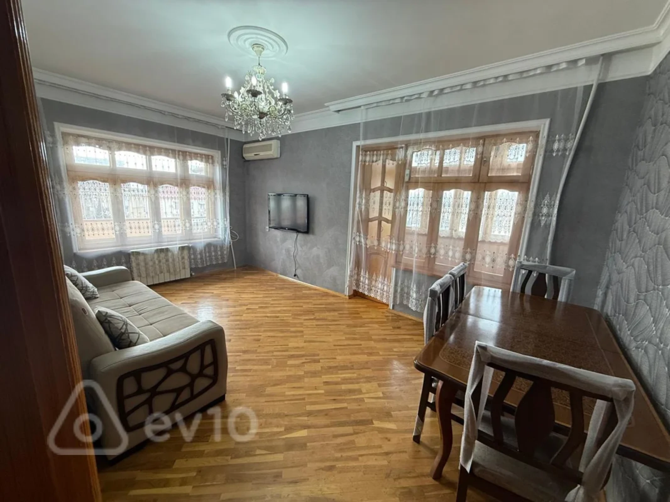Kirayə verilir 2 otaqlı köhnə tikili 70 m²