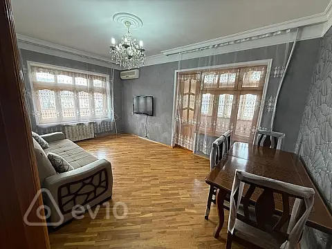 Kirayə verilir 2 otaqlı köhnə tikili 70 m²