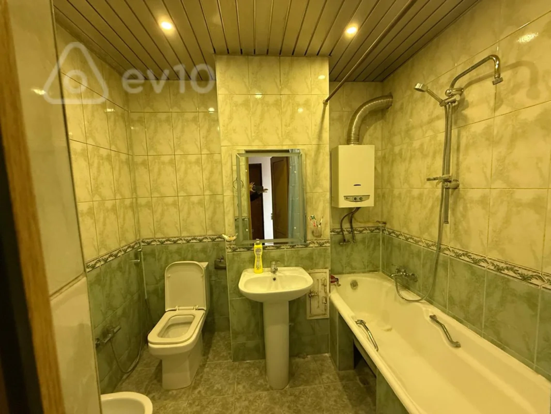 Kirayə verilir 2 otaqlı köhnə tikili 70 m²