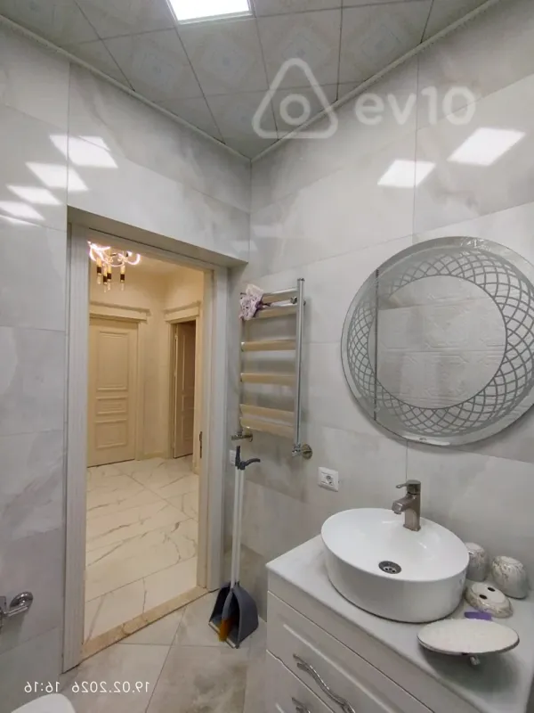 Kirayə verilir 2 otaqlı yeni tikili 80 m²