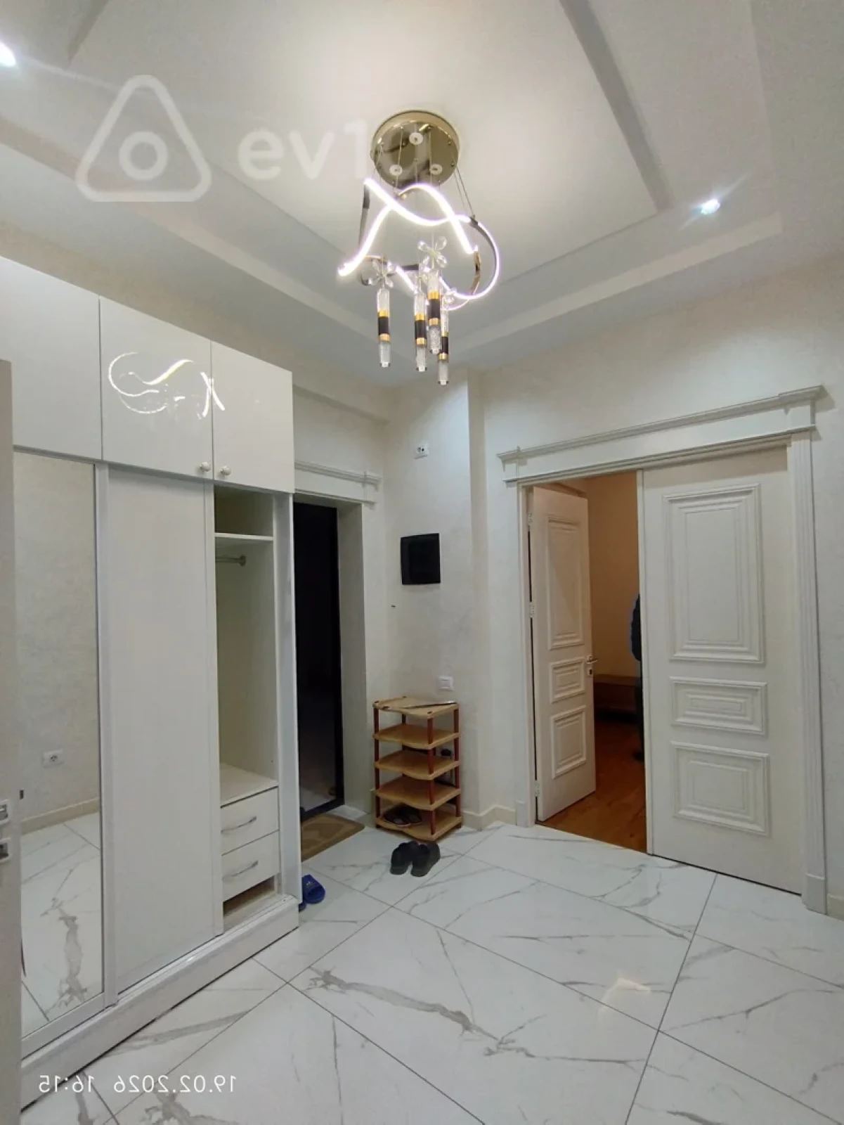Kirayə verilir 2 otaqlı yeni tikili 80 m²