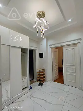Kirayə verilir 2 otaqlı yeni tikili 80 m²