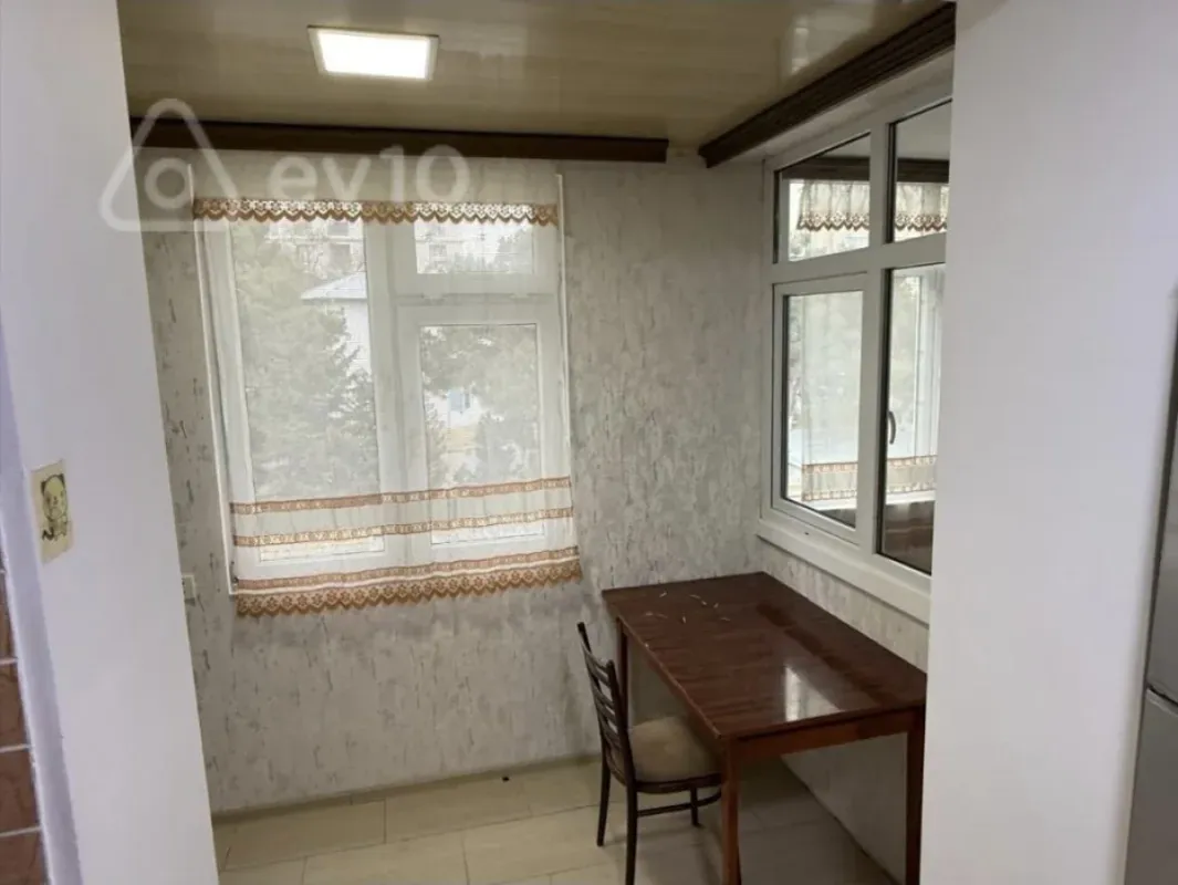Kirayə verilir 3 otaqlı köhnə tikili 75 m²