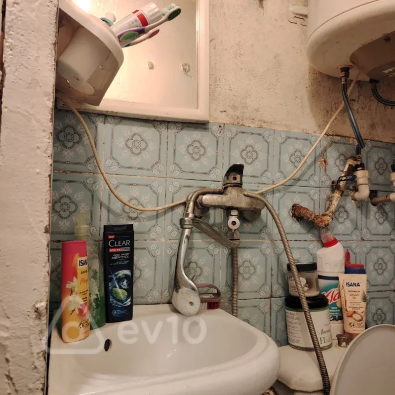 Kirayə verilir 1 otaqlı köhnə tikili 28 m²