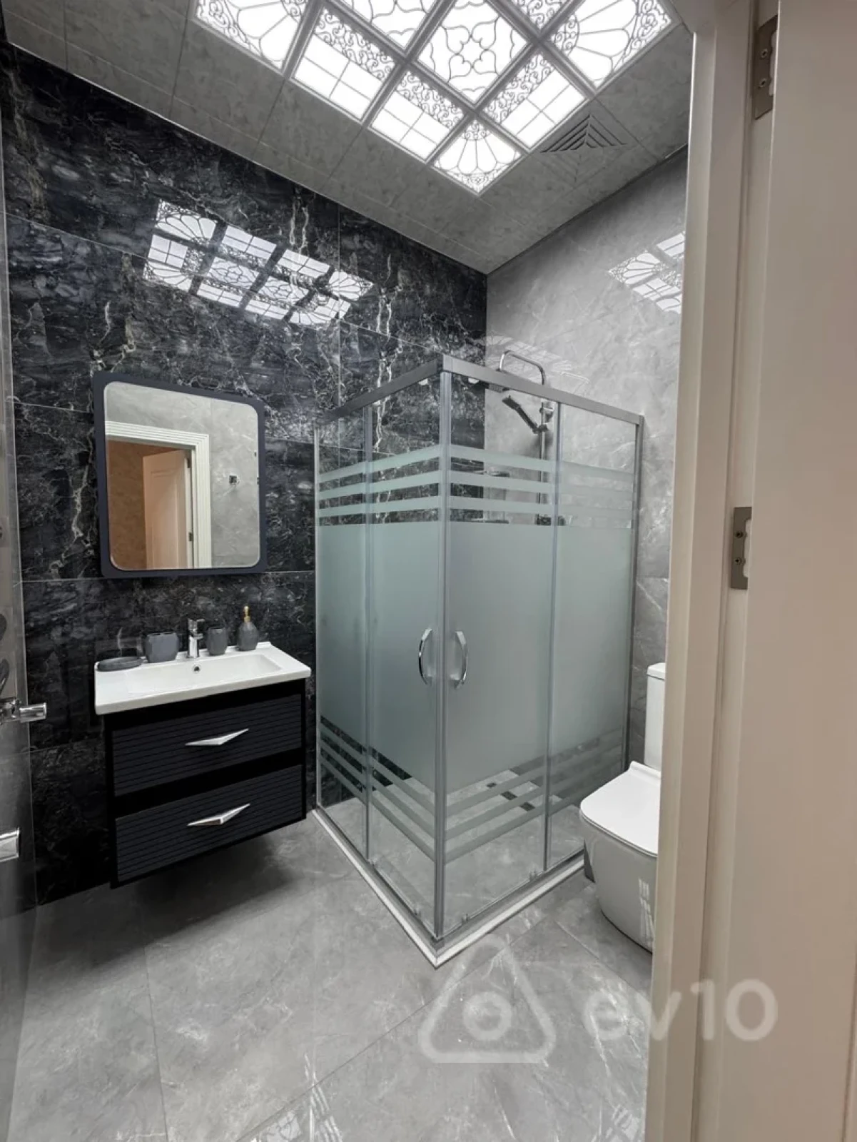 Kirayə verilir 3 otaqlı yeni tikili 140 m²