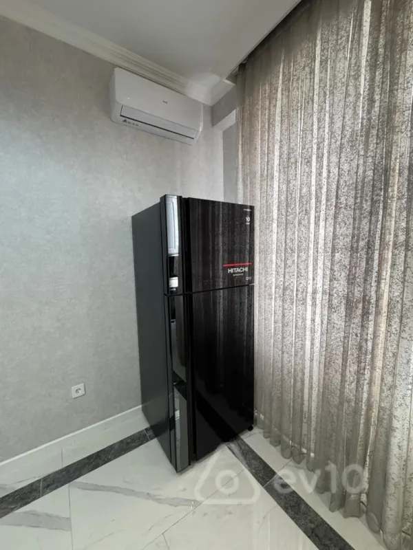 Kirayə verilir 3 otaqlı yeni tikili 140 m²