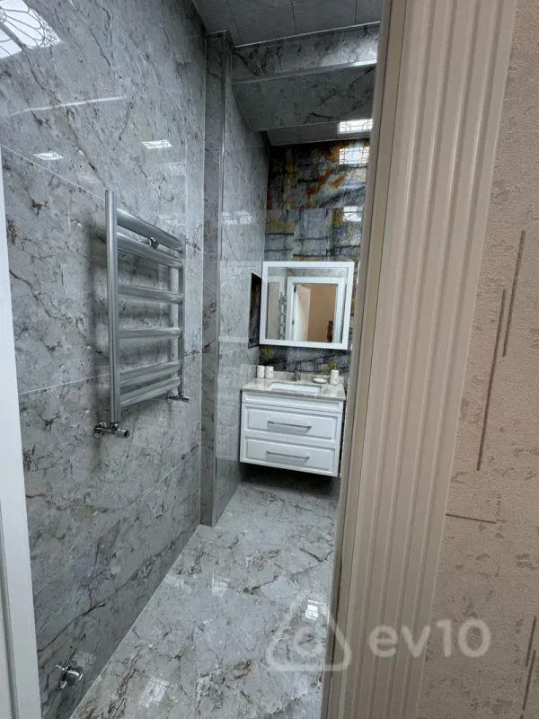 Kirayə verilir 3 otaqlı yeni tikili 140 m²