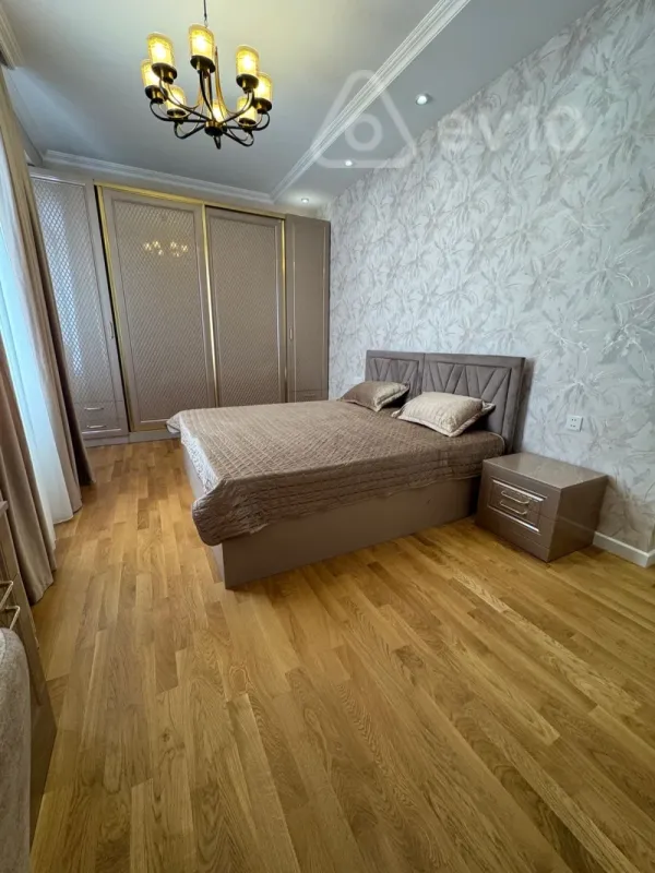 Kirayə verilir 3 otaqlı yeni tikili 140 m²