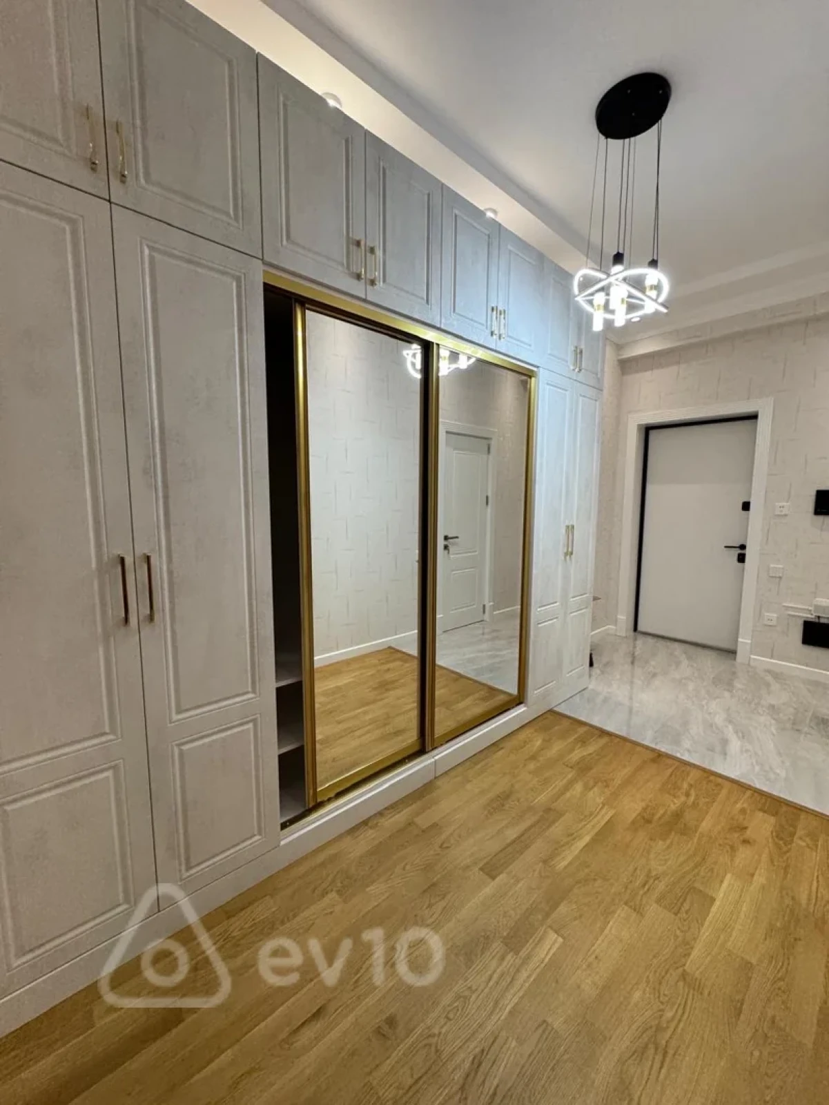 Kirayə verilir 3 otaqlı yeni tikili 140 m²