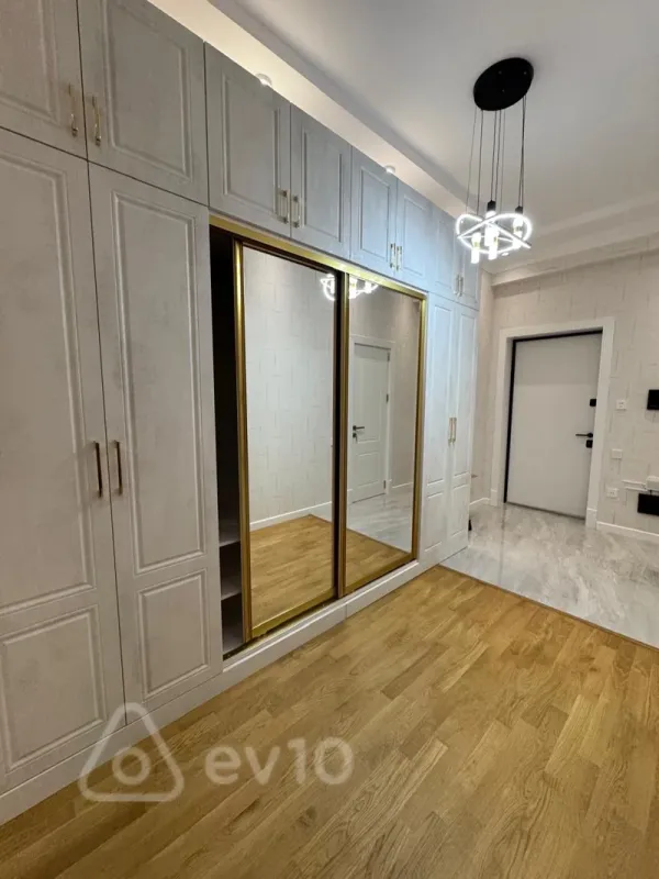 Kirayə verilir 3 otaqlı yeni tikili 140 m²
