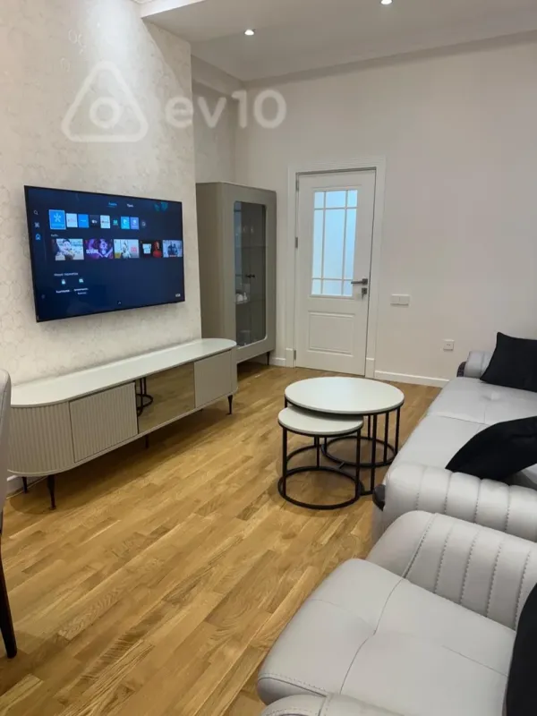 Kirayə verilir 3 otaqlı yeni tikili 140 m²