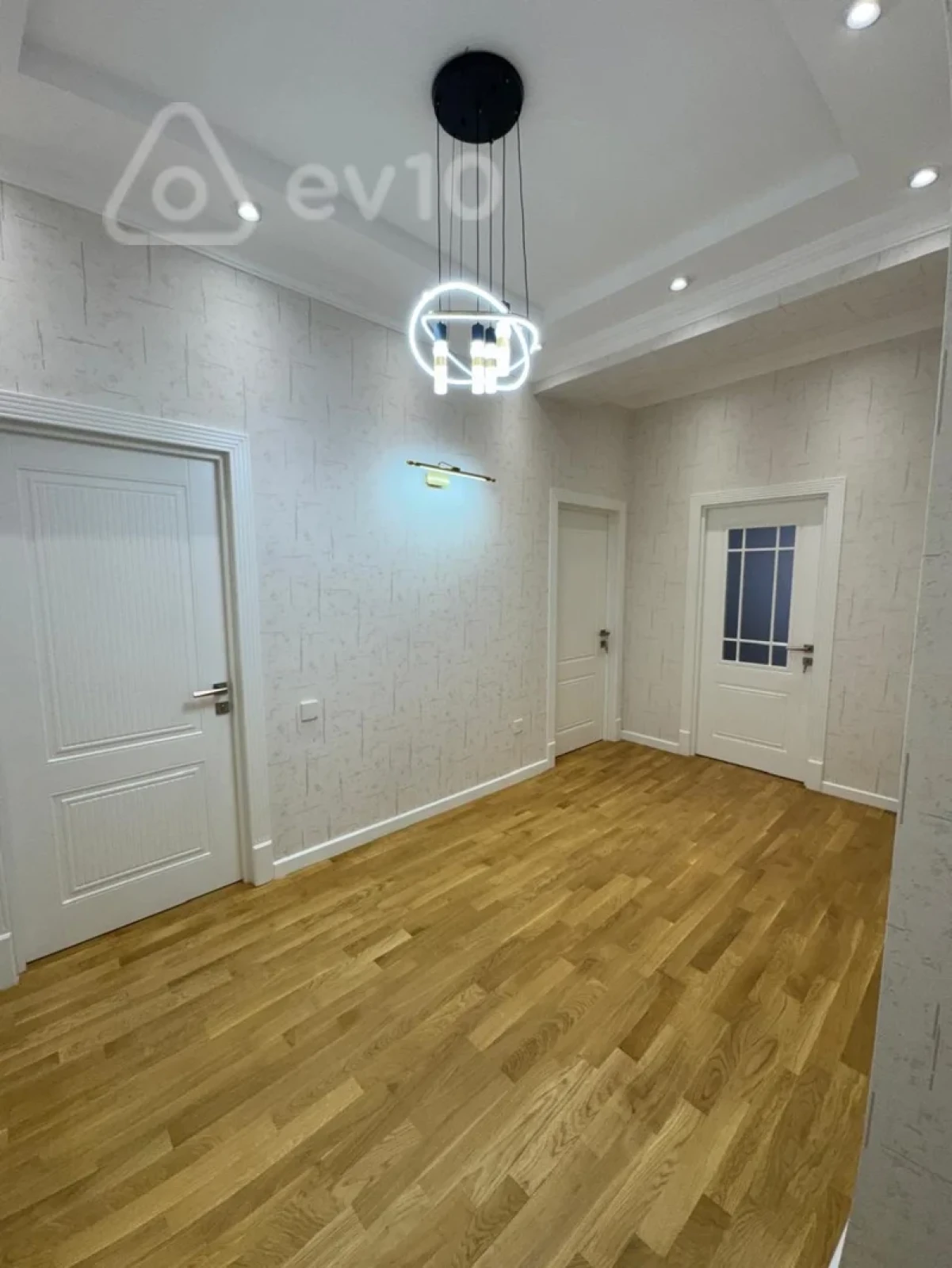 Kirayə verilir 3 otaqlı yeni tikili 140 m²