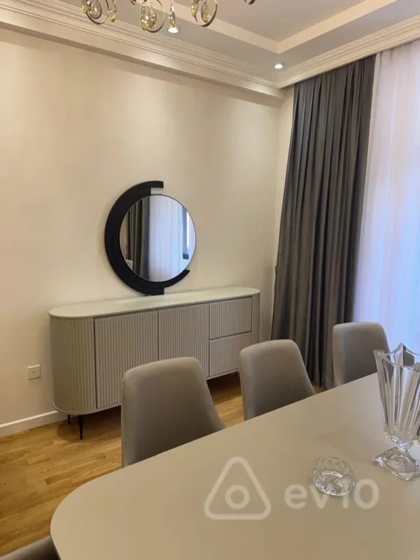 Kirayə verilir 3 otaqlı yeni tikili 140 m²