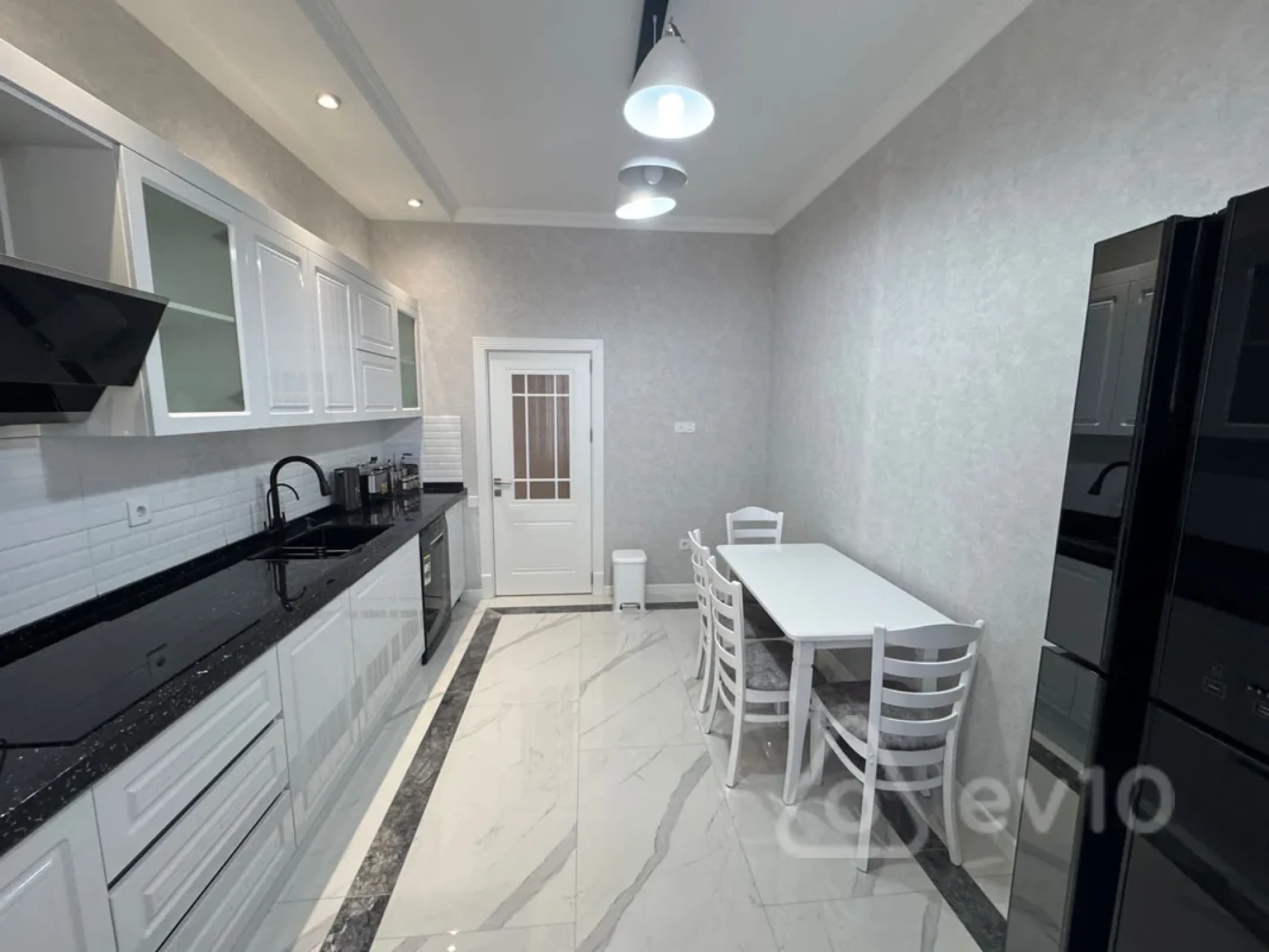 Kirayə verilir 3 otaqlı yeni tikili 140 m²