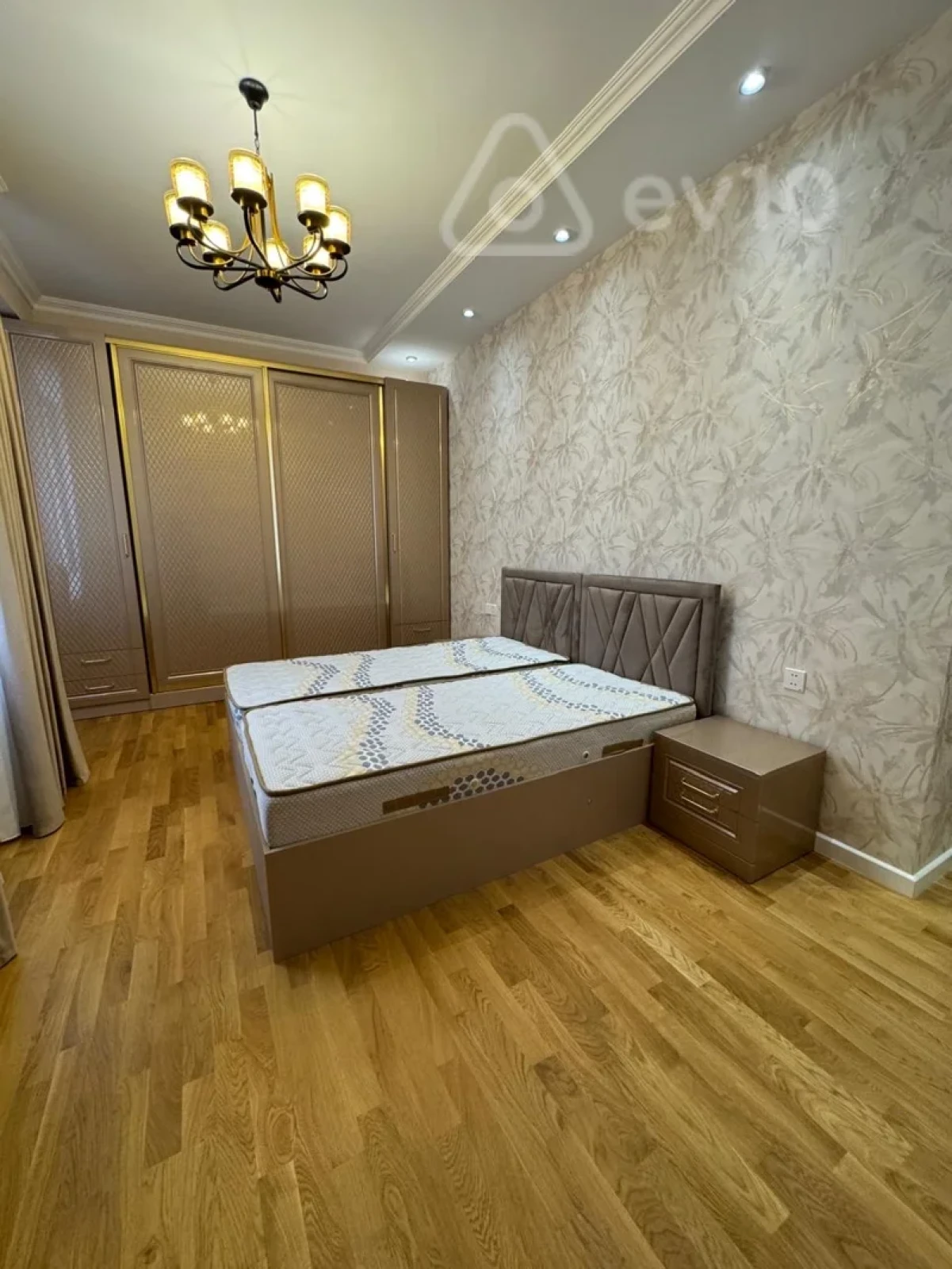 Kirayə verilir 3 otaqlı yeni tikili 140 m²