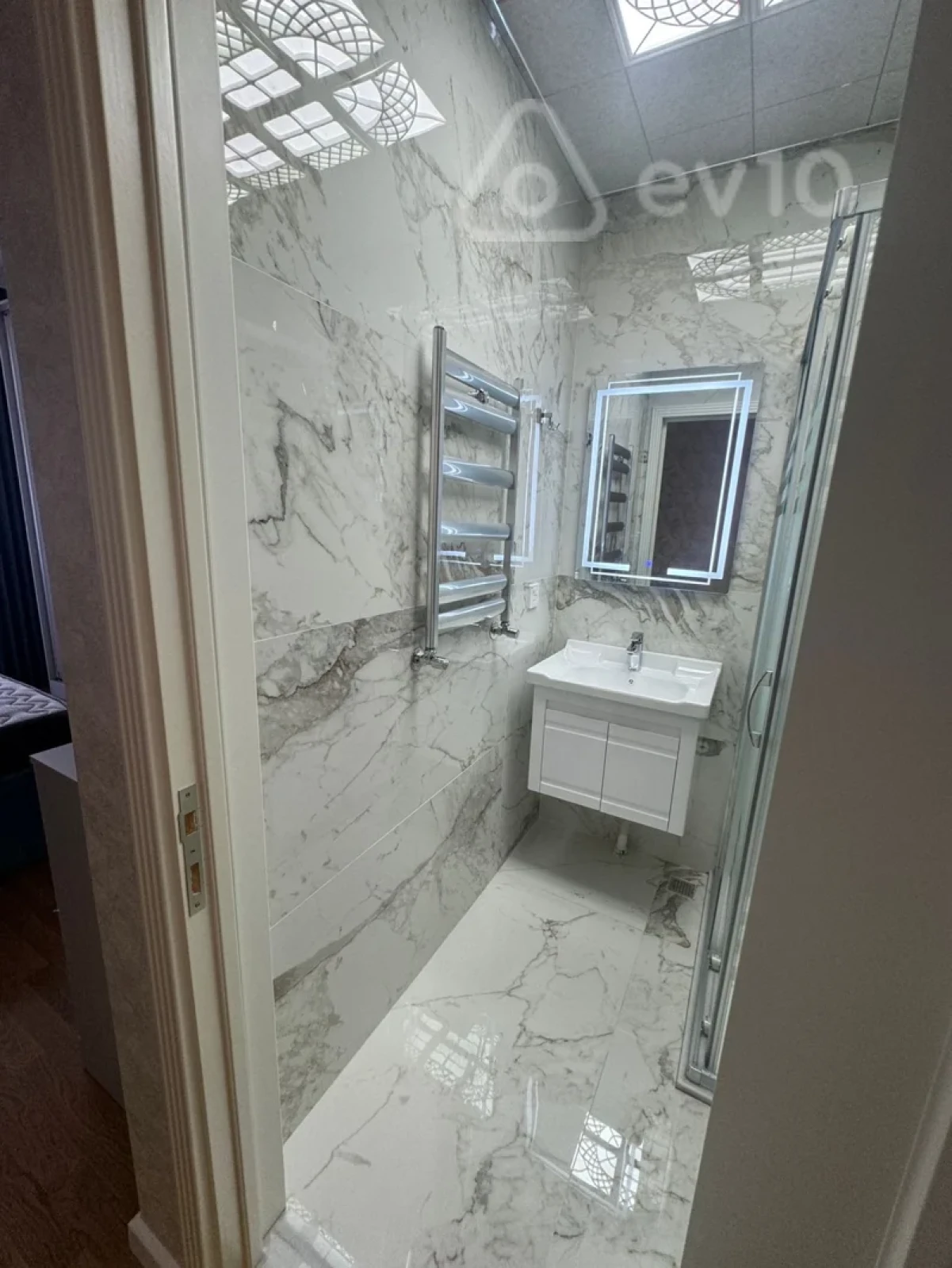 Kirayə verilir 3 otaqlı yeni tikili 140 m²