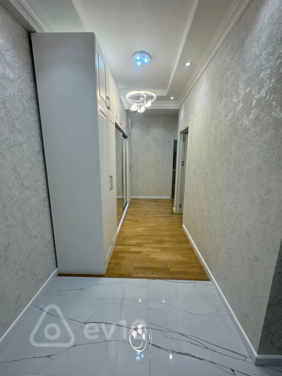 Kirayə verilir 3 otaqlı yeni tikili 140 m²