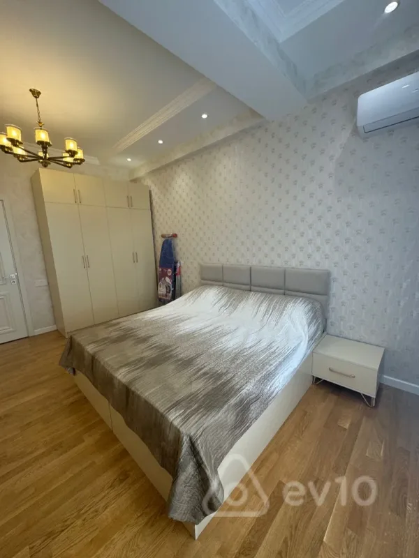 Kirayə verilir 3 otaqlı yeni tikili 140 m²