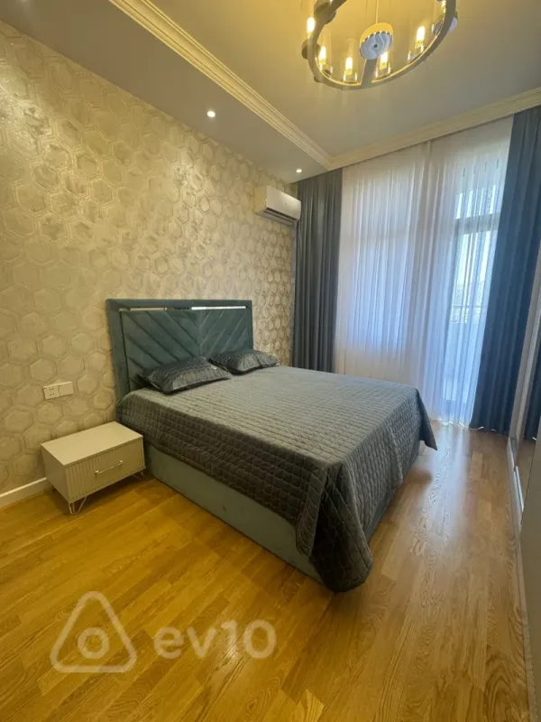 Kirayə verilir 3 otaqlı yeni tikili 140 m²