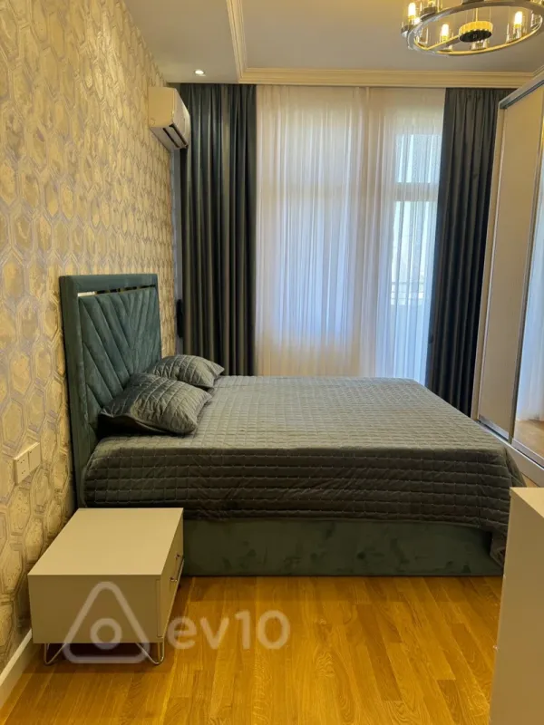 Kirayə verilir 3 otaqlı yeni tikili 140 m²