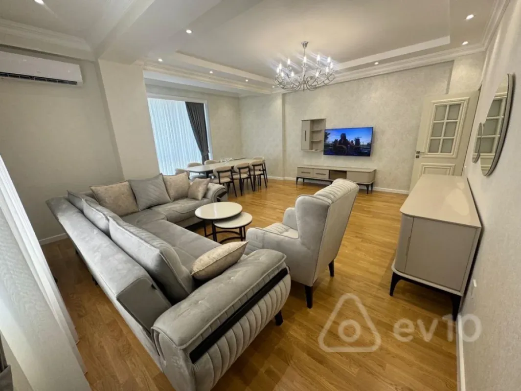 Kirayə verilir 3 otaqlı yeni tikili 140 m²