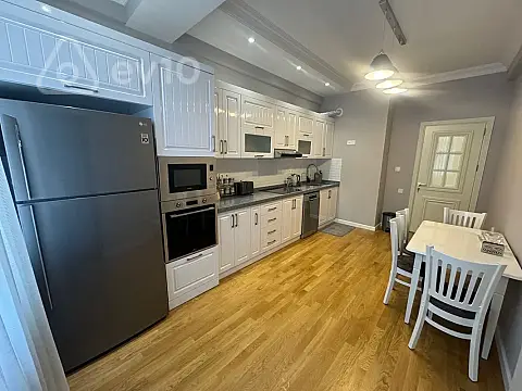 Kirayə verilir 3 otaqlı yeni tikili 140 m²