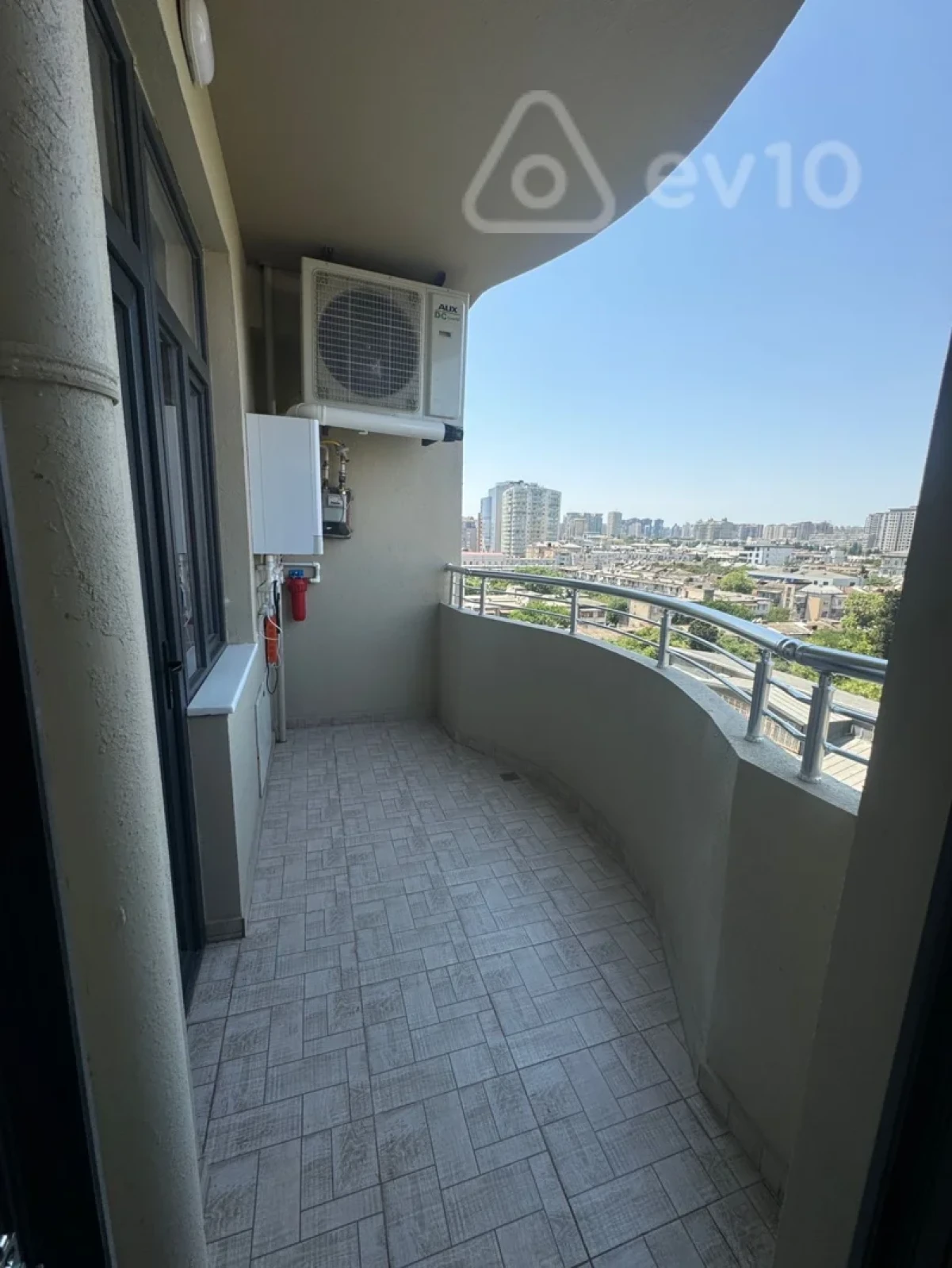 Kirayə verilir 3 otaqlı yeni tikili 140 m²