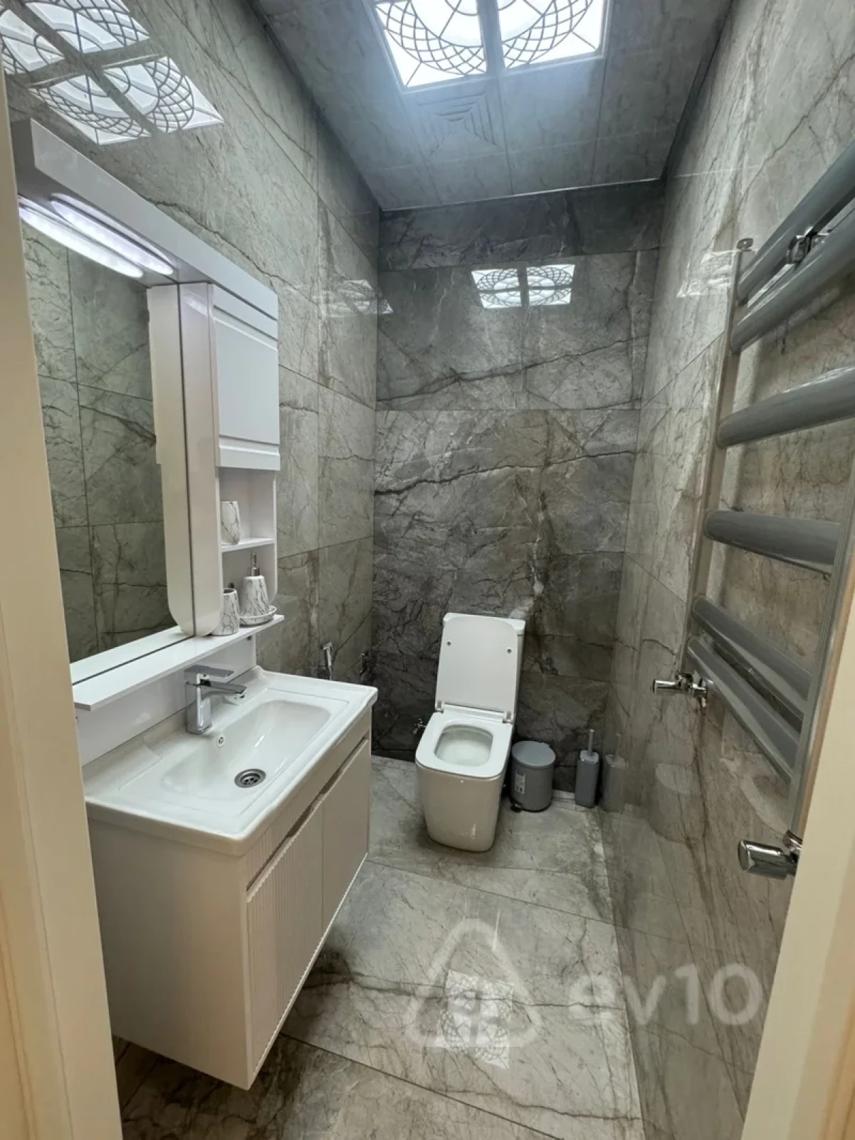 Kirayə verilir 3 otaqlı yeni tikili 140 m²