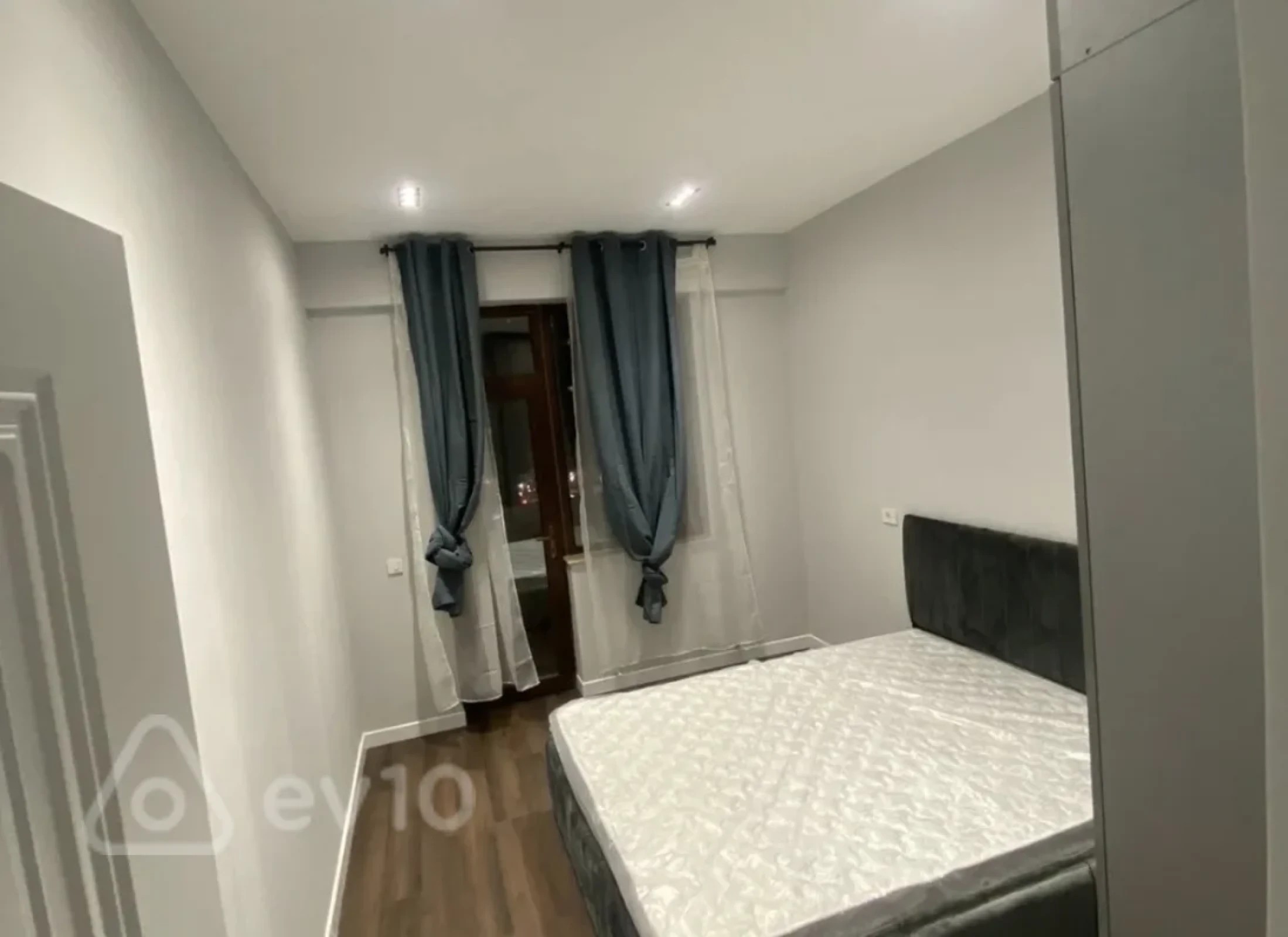 Kirayə verilir 2 otaqlı yeni tikili 65 m²