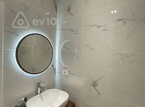 Kirayə verilir 2 otaqlı yeni tikili 65 m²