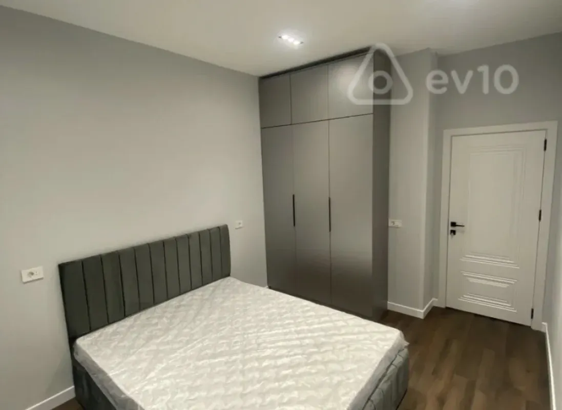 Kirayə verilir 2 otaqlı yeni tikili 65 m²