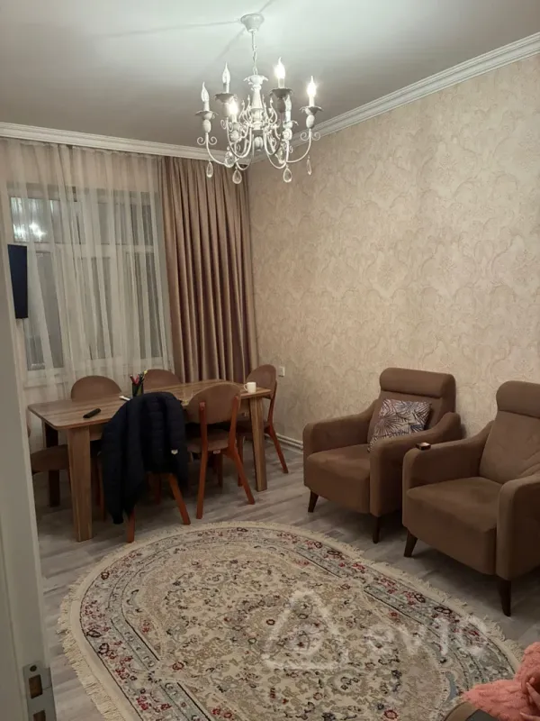 Satılır 5 otaqlı həyət evi 180 m²
