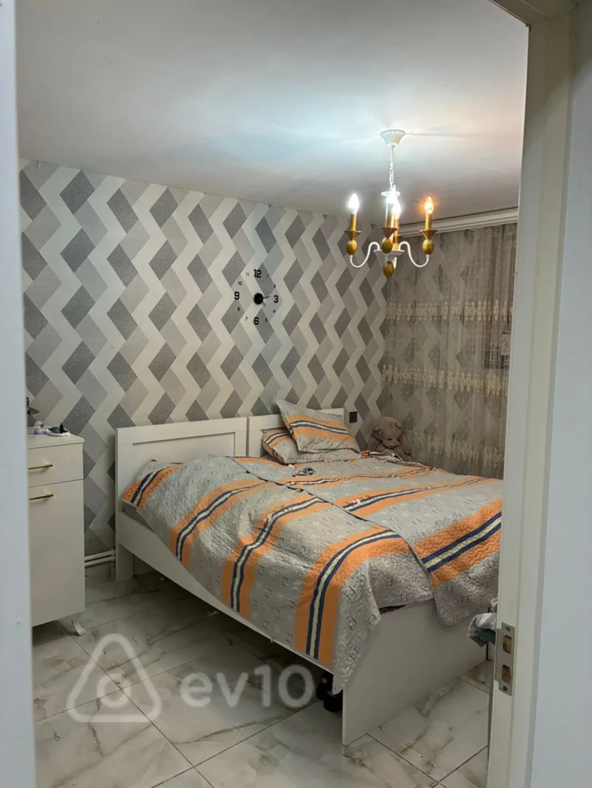 Satılır 5 otaqlı həyət evi 180 m²