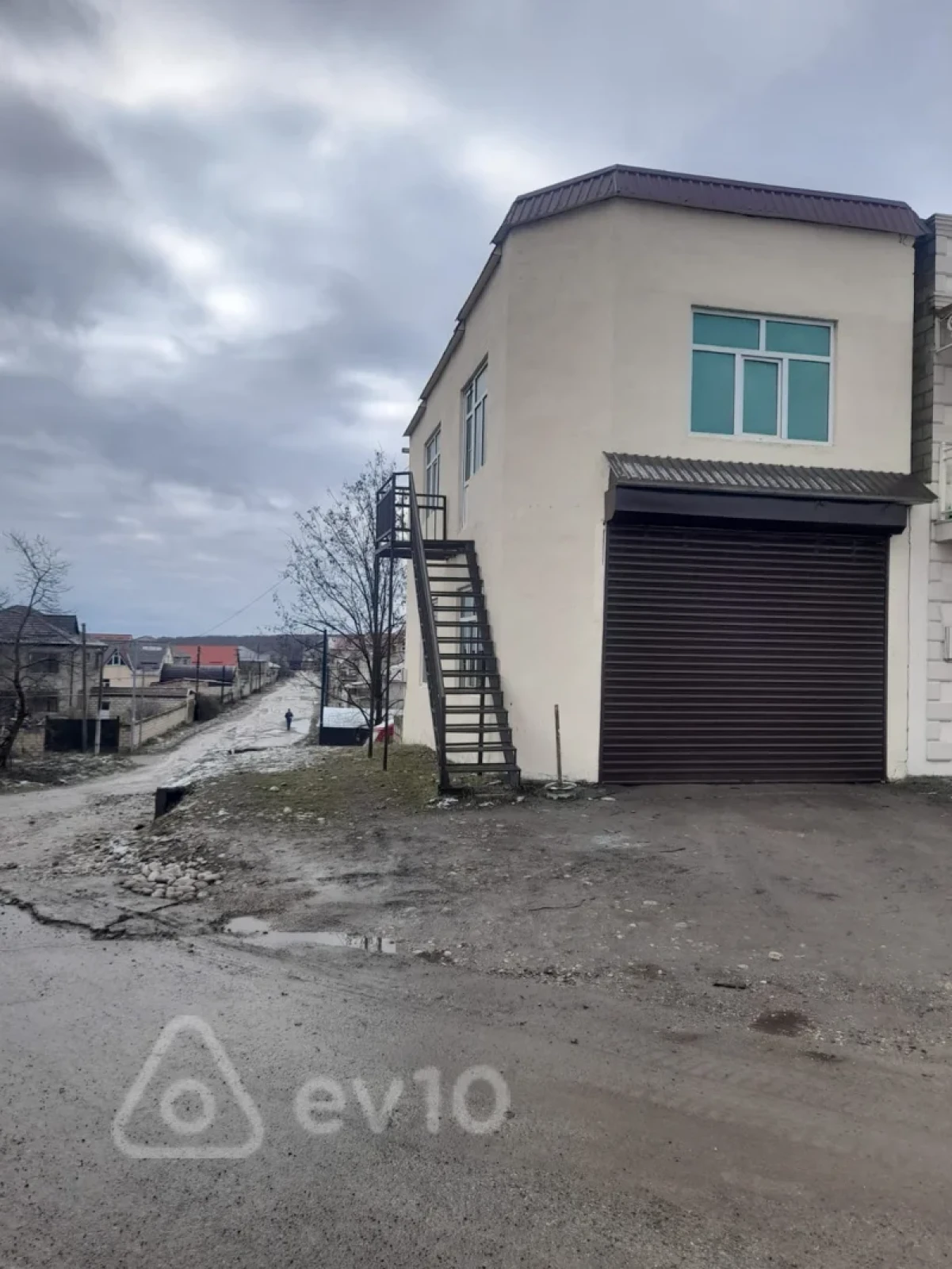 Satılır mənzil 100 m²