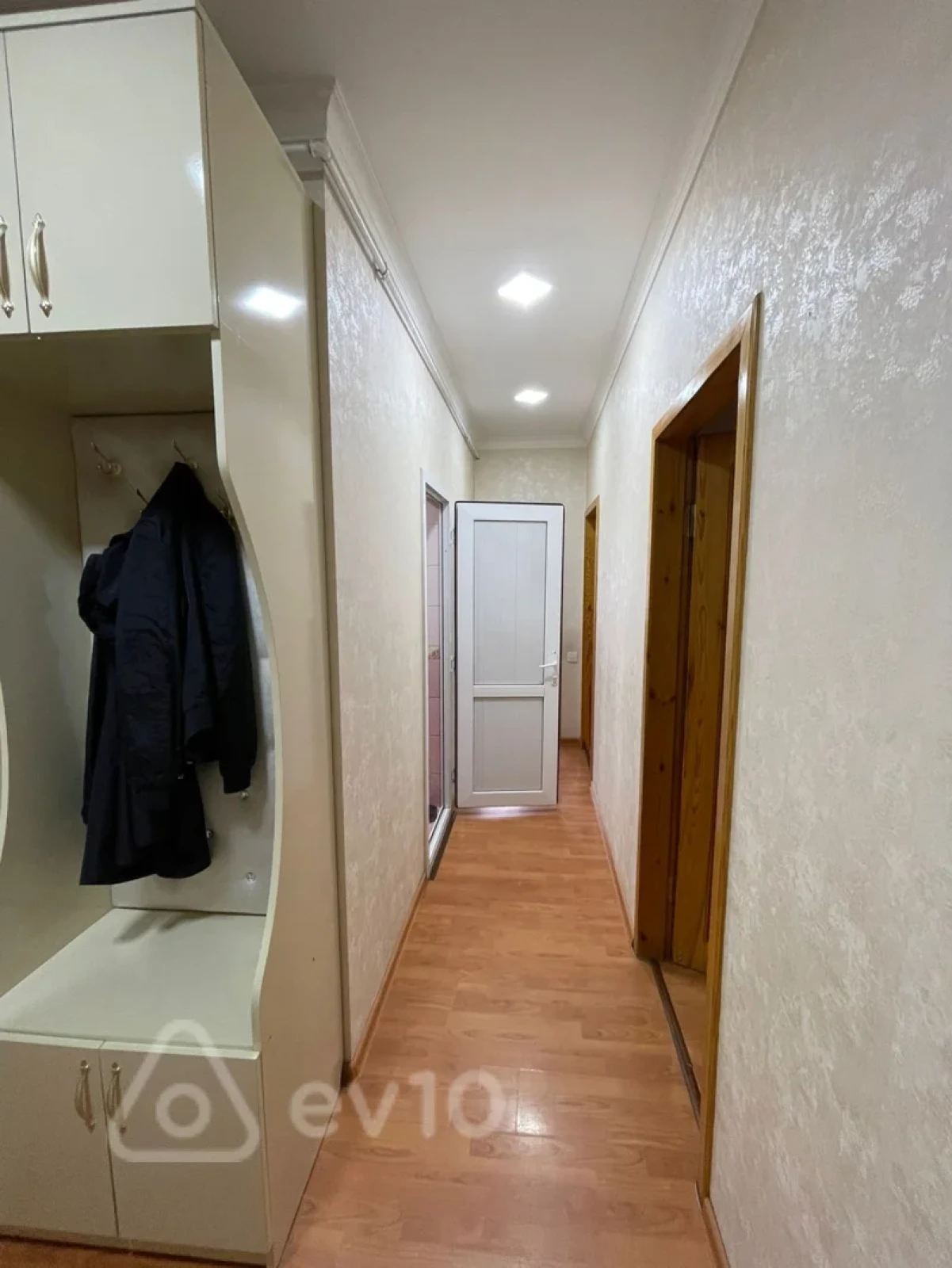 Kirayə verilir 3 otaqlı köhnə tikili 80 m²