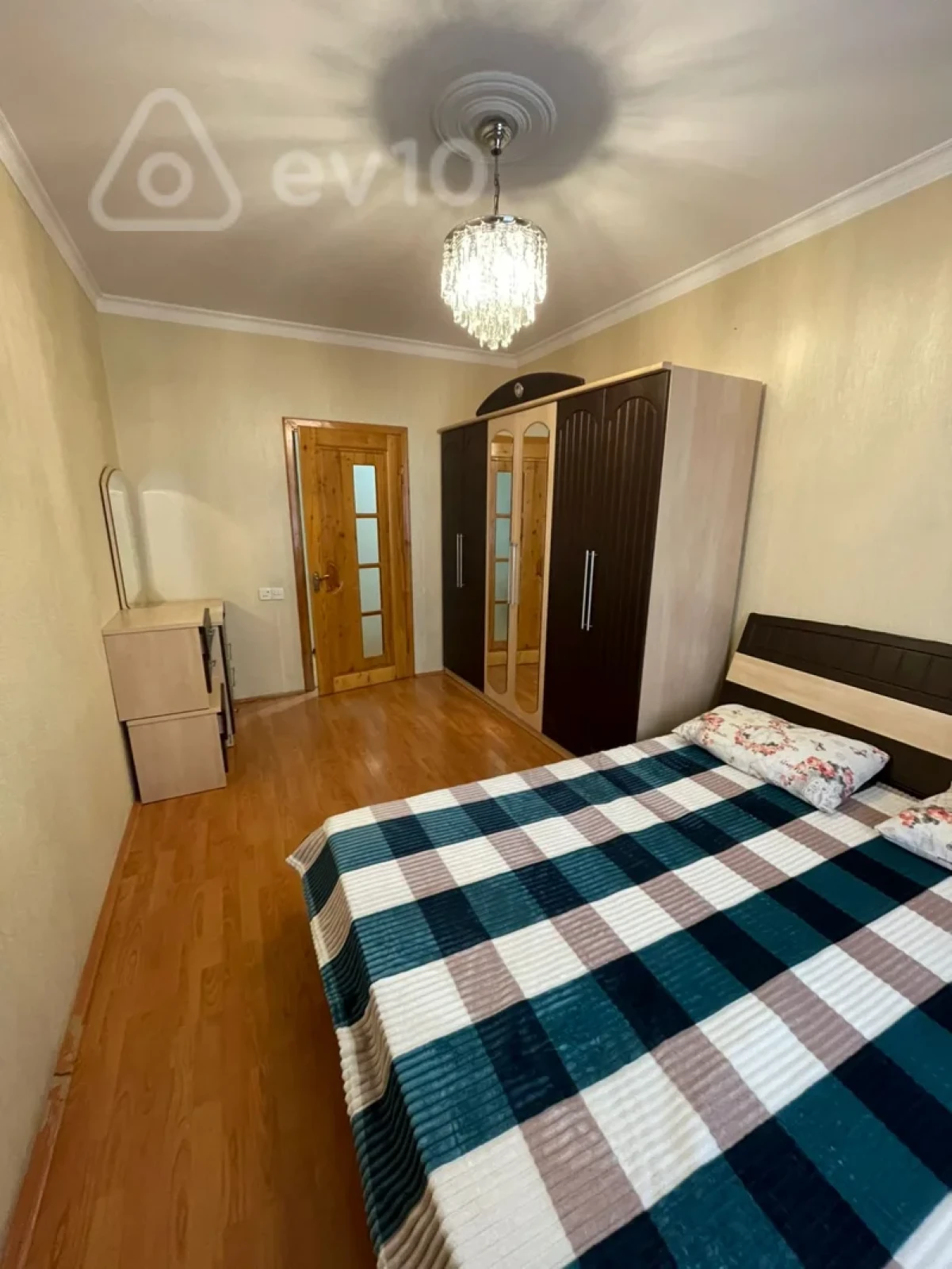 Kirayə verilir 3 otaqlı köhnə tikili 80 m²
