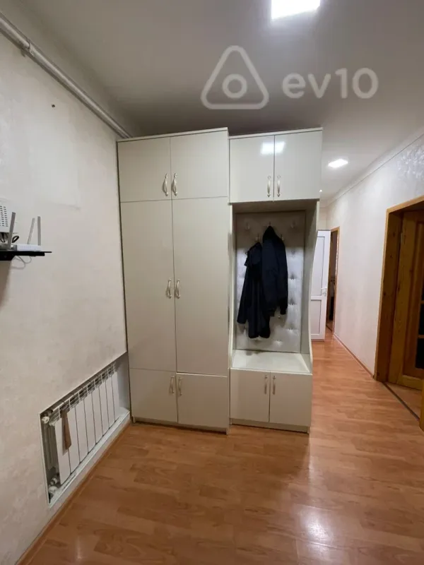 Kirayə verilir 3 otaqlı köhnə tikili 80 m²