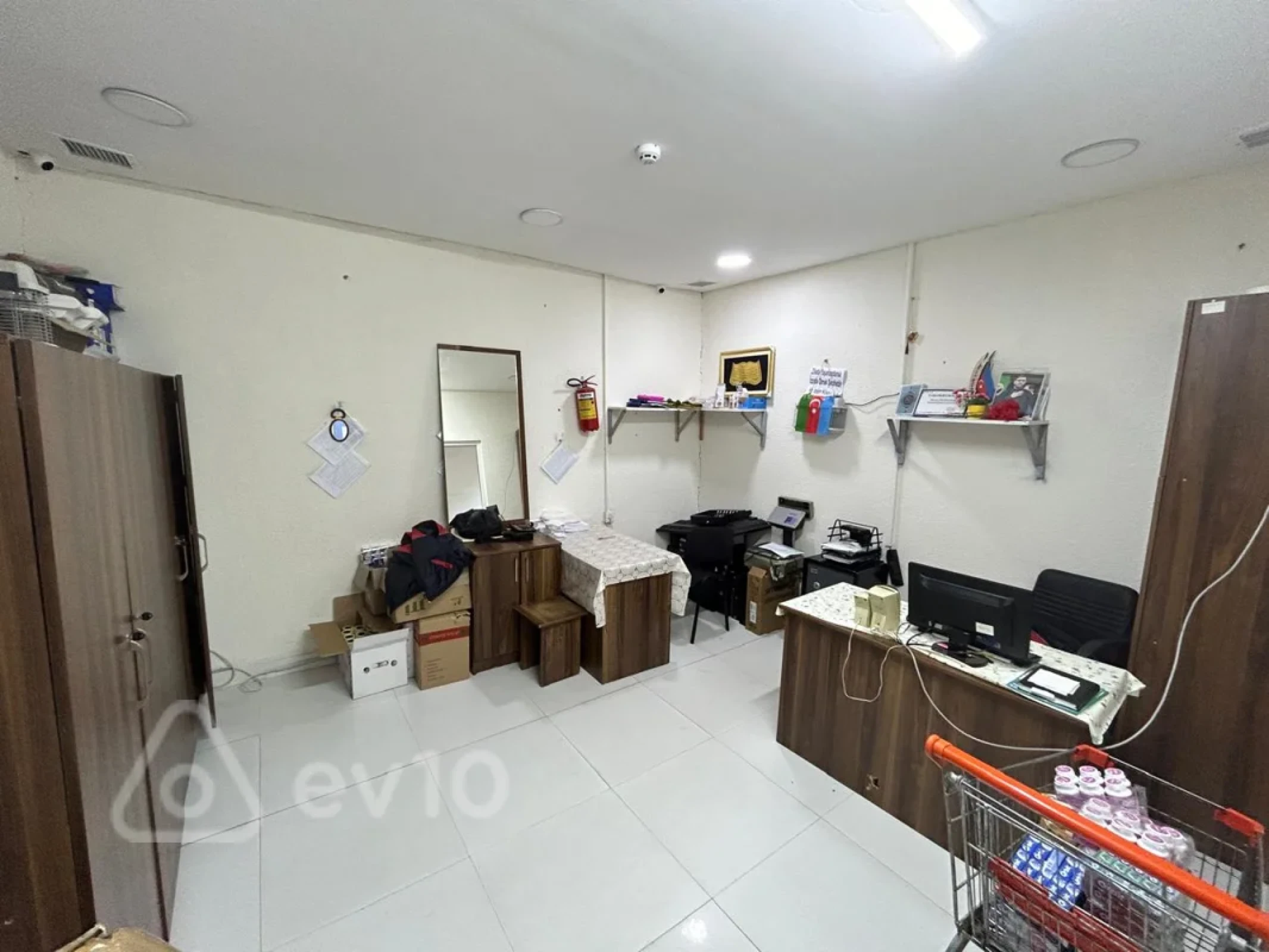 Satılır mənzil 1370 m²