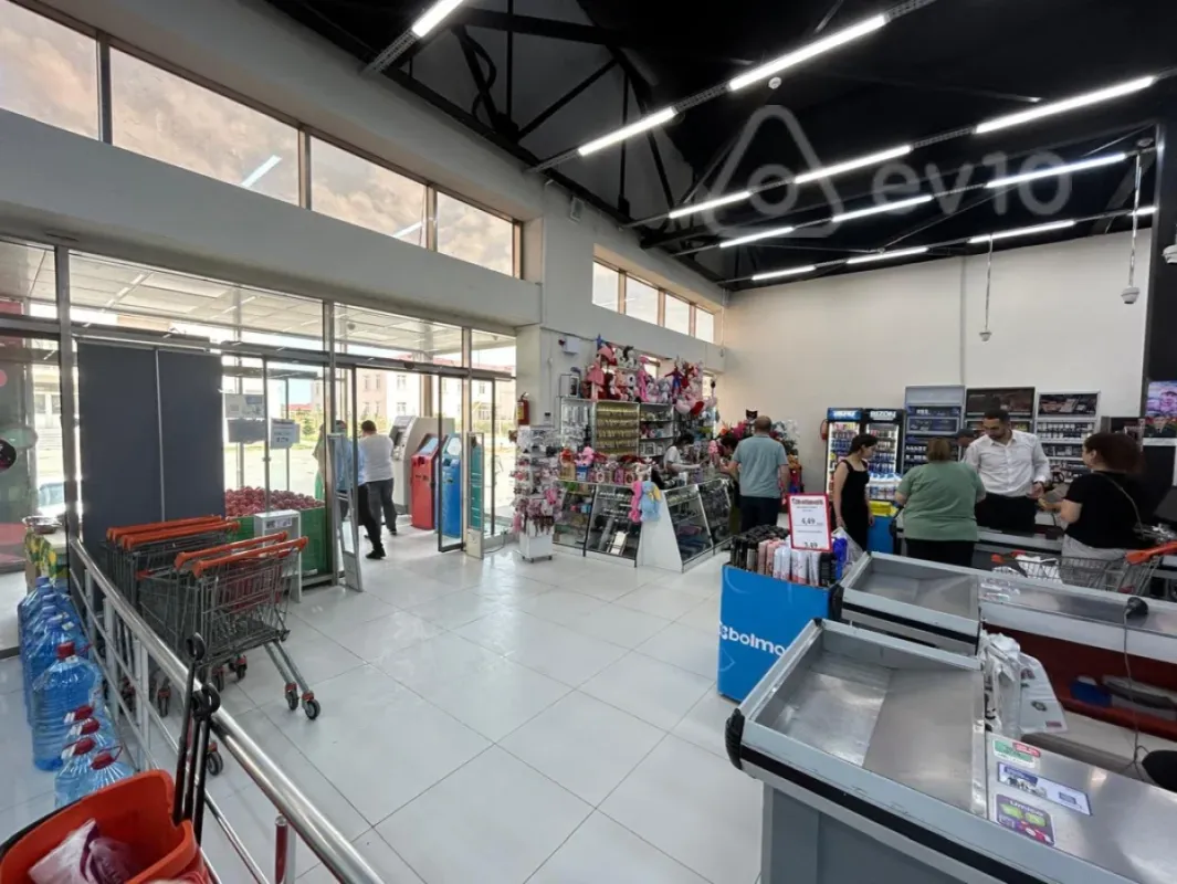 Satılır mənzil 1370 m²