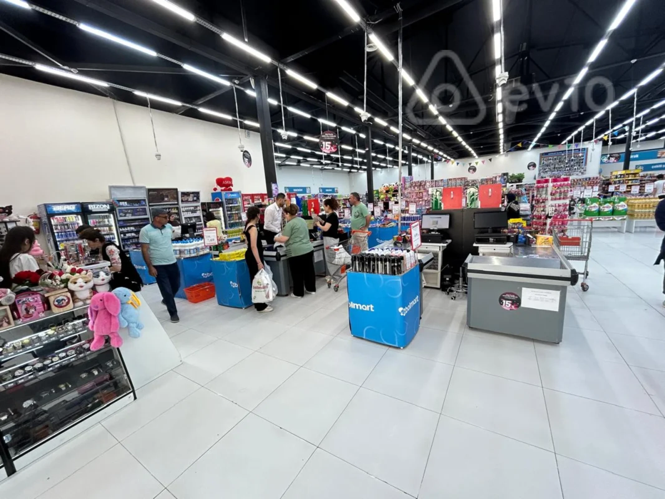 Satılır mənzil 1370 m²