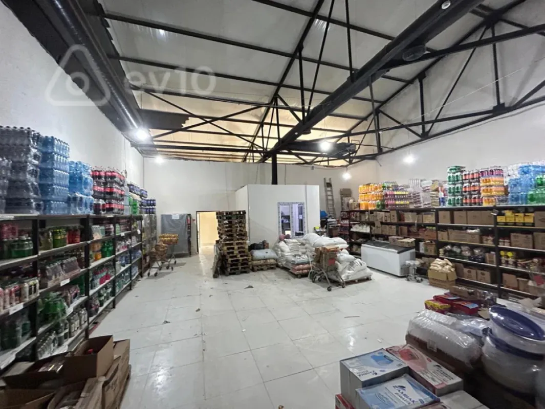 Satılır mənzil 1370 m²