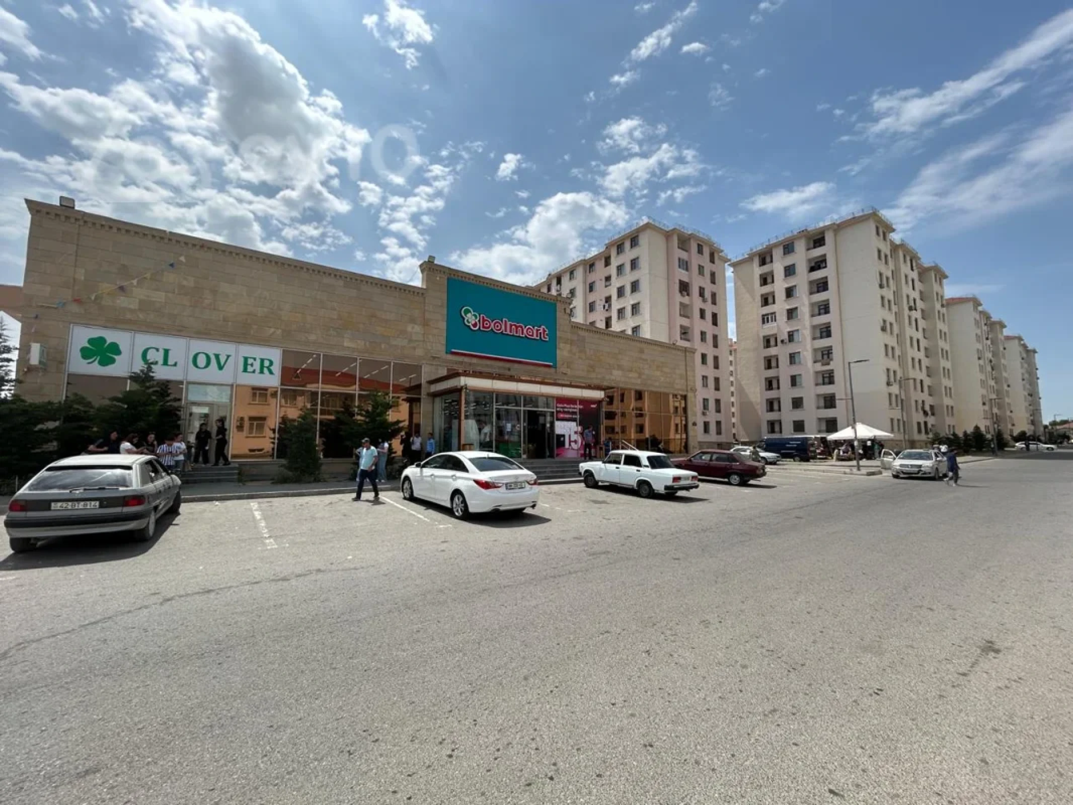 Satılır mənzil 1370 m²