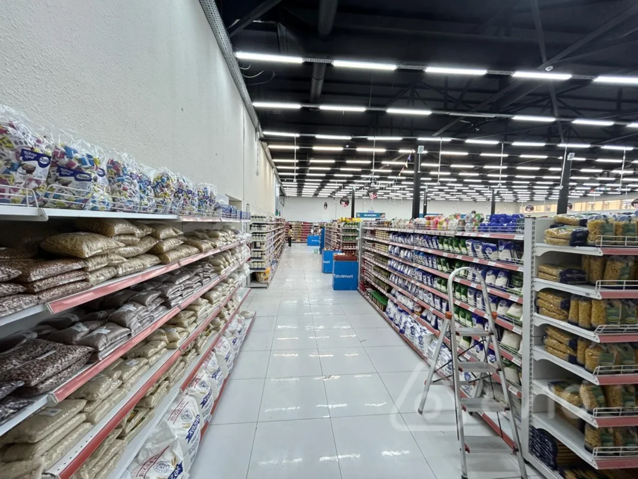 Satılır mənzil 1370 m²