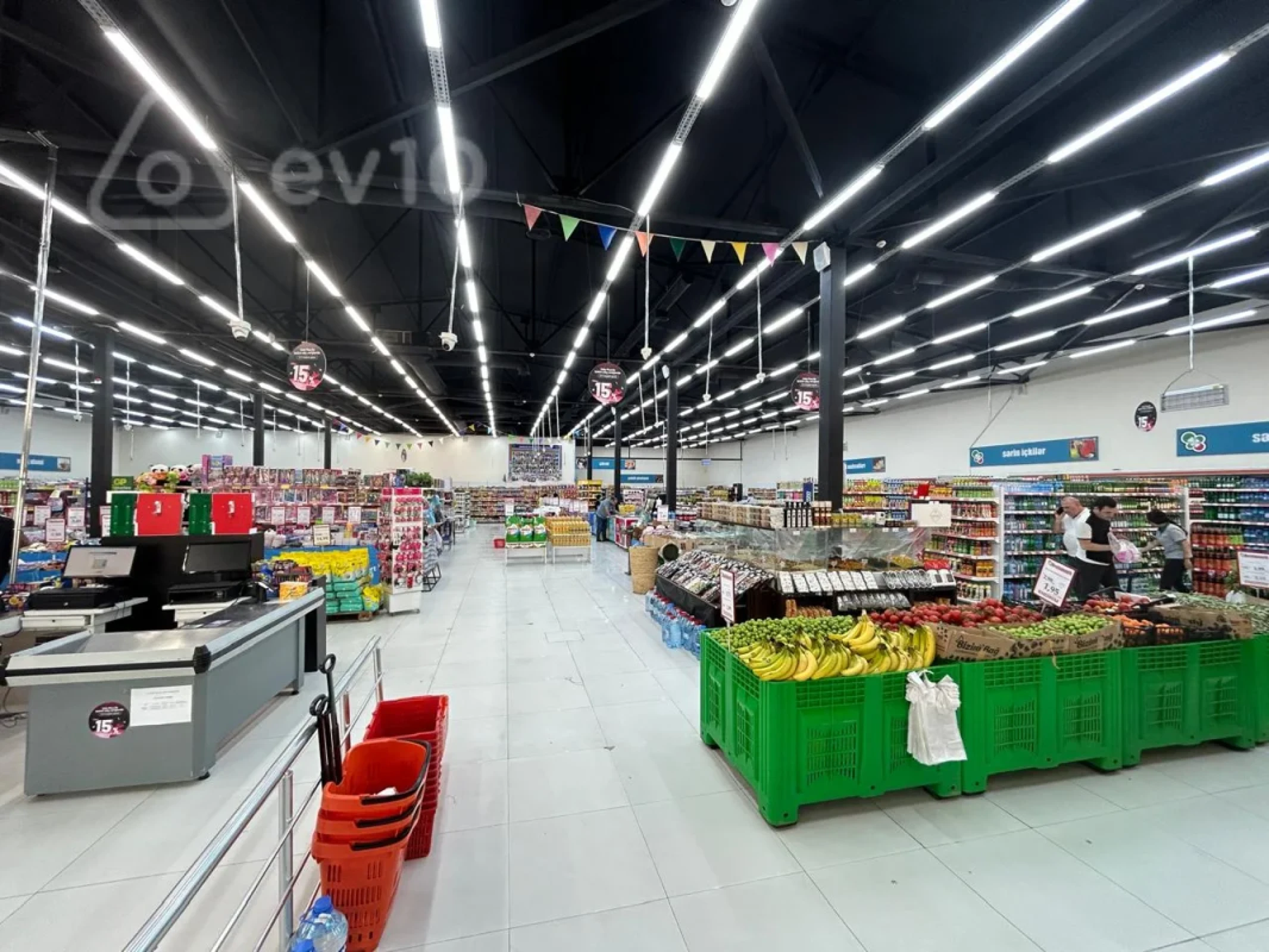 Satılır mənzil 1370 m²