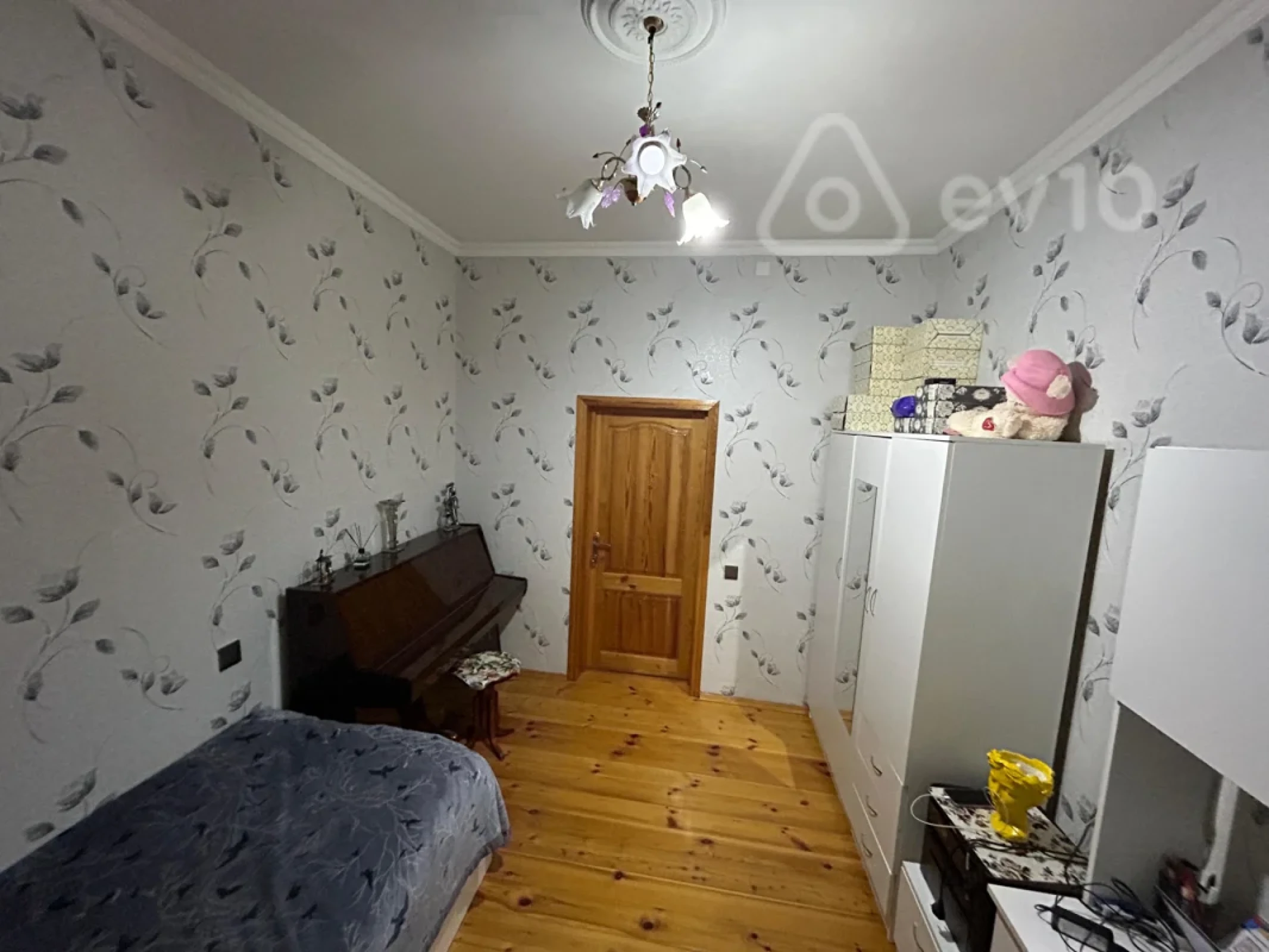 Satılır 6 otaqlı həyət evi 170 m²